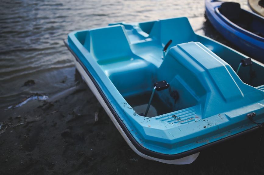 blue paddle boat