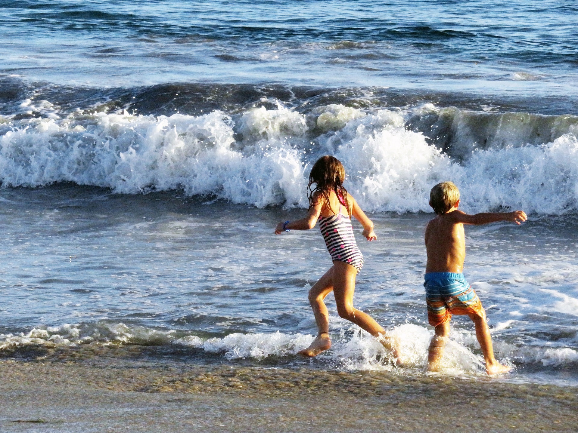 Beach-play-kids-summer-child