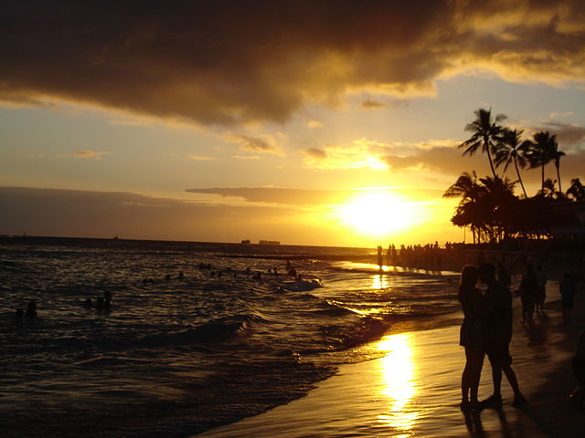 Waikiki_Beach_at_Sunset