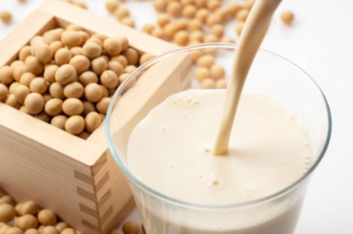 8 Surprising Health Benefits of Soy Milk